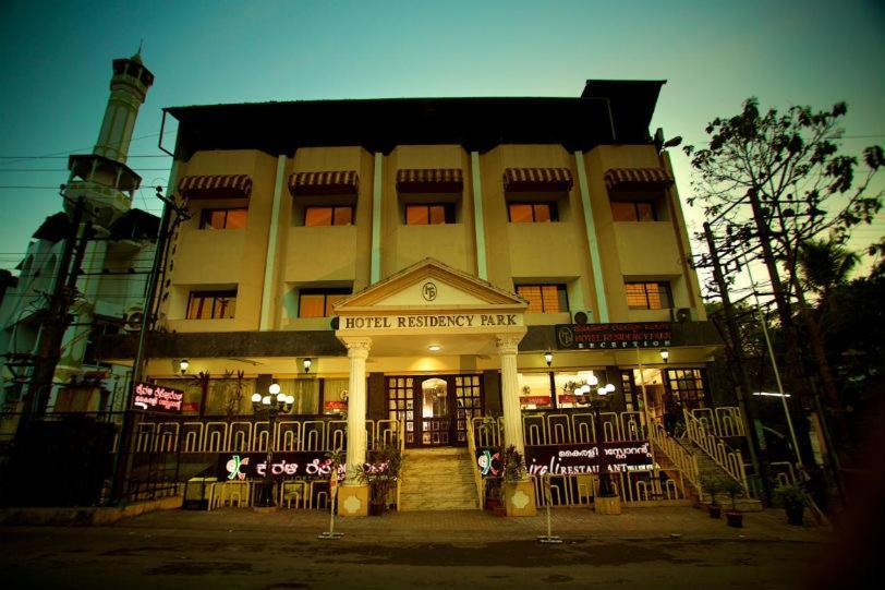 Hotel Residency Park มังคาลอร์ ภายนอก รูปภาพ